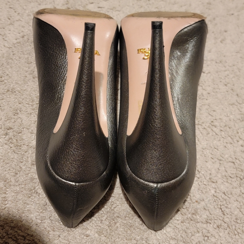 ​Authentic Prada Metallic Pewter Ruched Leather Peep-Toe Pumps Heels Size 40.5 - Picture 8 of 10